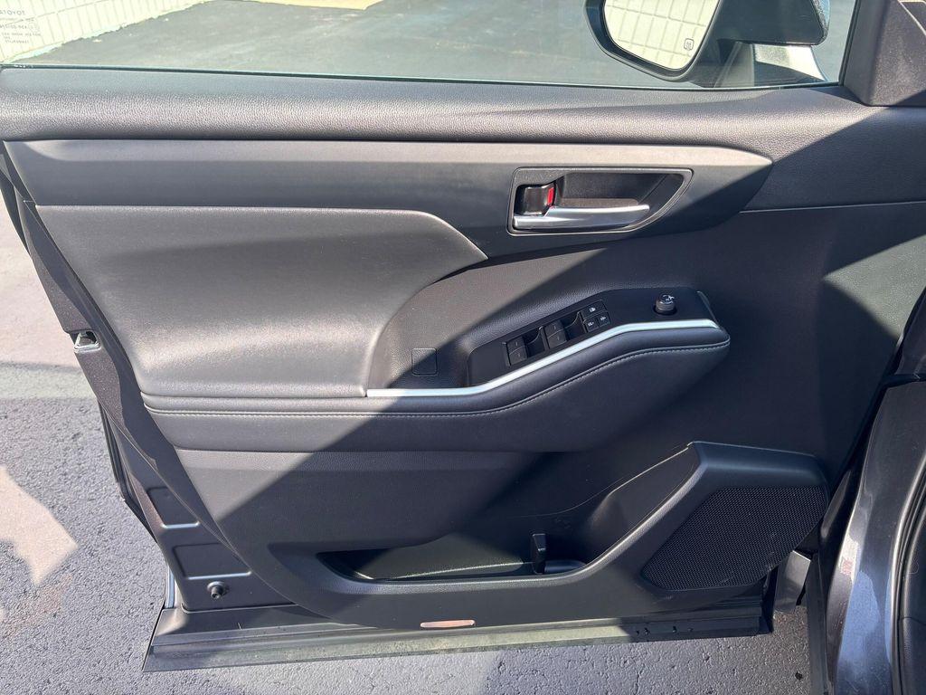 used 2021 Toyota Highlander car, priced at $40,995