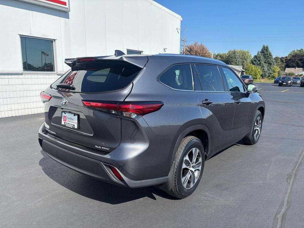 used 2021 Toyota Highlander car, priced at $40,995