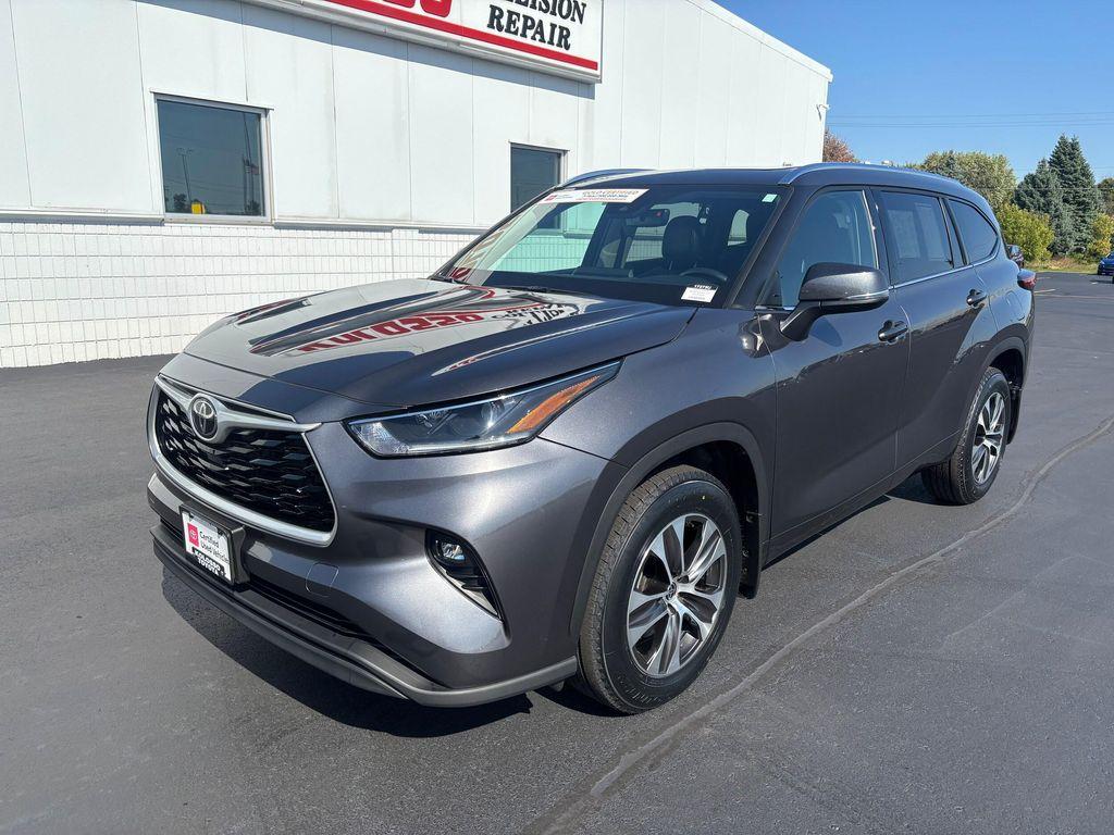 used 2021 Toyota Highlander car, priced at $40,995