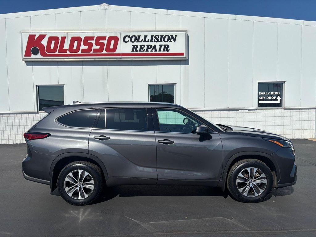 used 2021 Toyota Highlander car, priced at $40,995