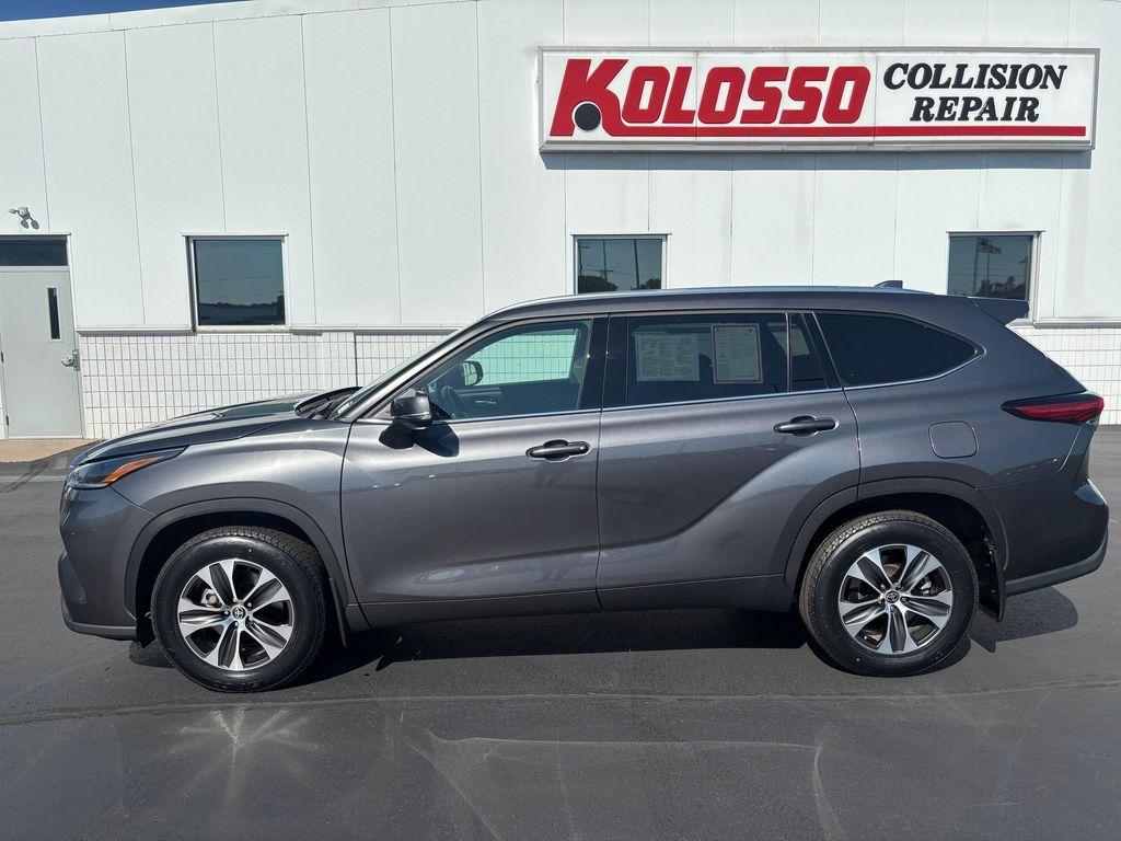used 2021 Toyota Highlander car, priced at $40,995