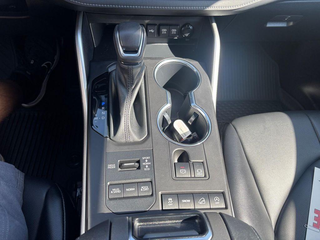 used 2021 Toyota Highlander car, priced at $40,995