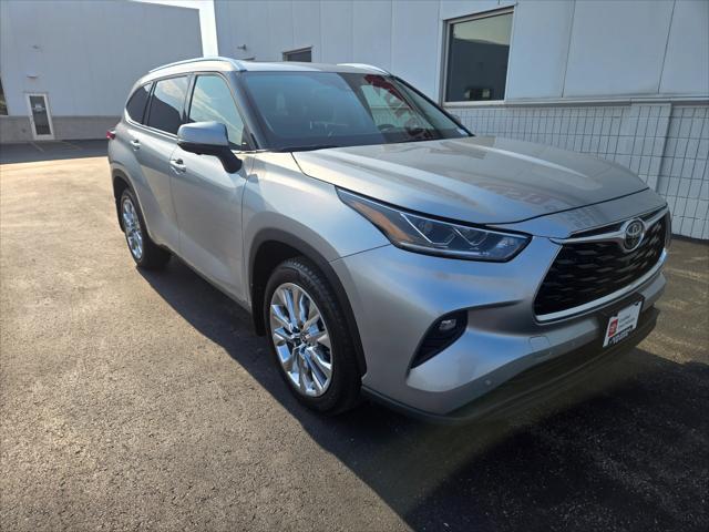 used 2023 Toyota Highlander car, priced at $48,700