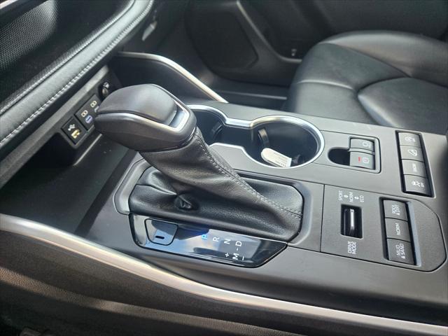 used 2022 Toyota Highlander car, priced at $39,995