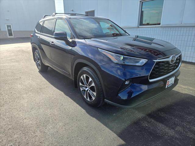 used 2022 Toyota Highlander car, priced at $39,995