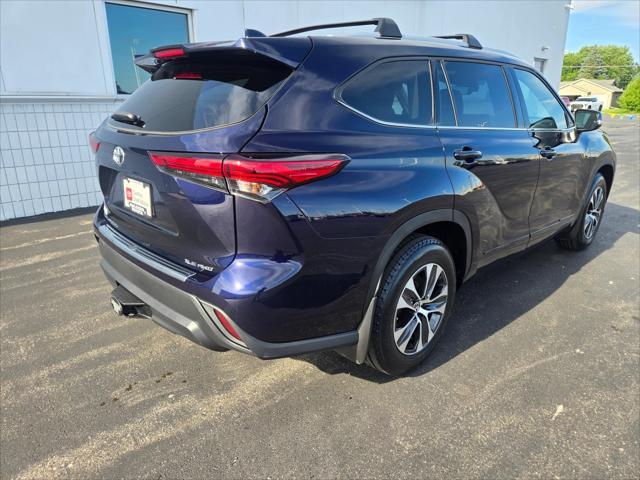 used 2022 Toyota Highlander car, priced at $39,995