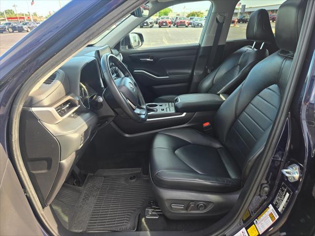used 2022 Toyota Highlander car, priced at $39,995