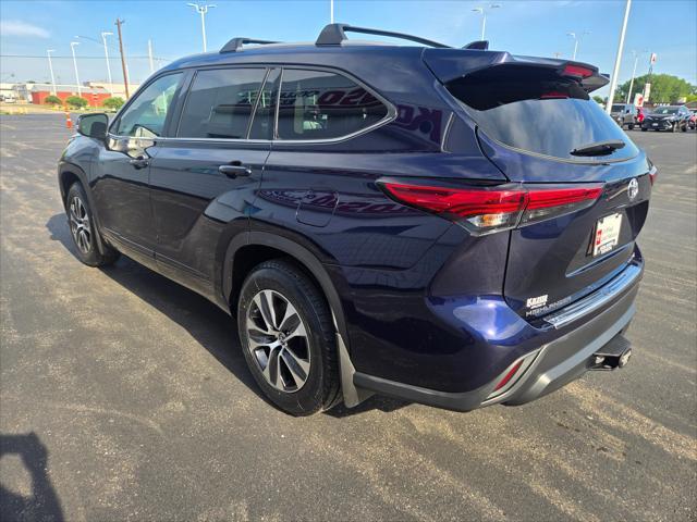 used 2022 Toyota Highlander car, priced at $39,995