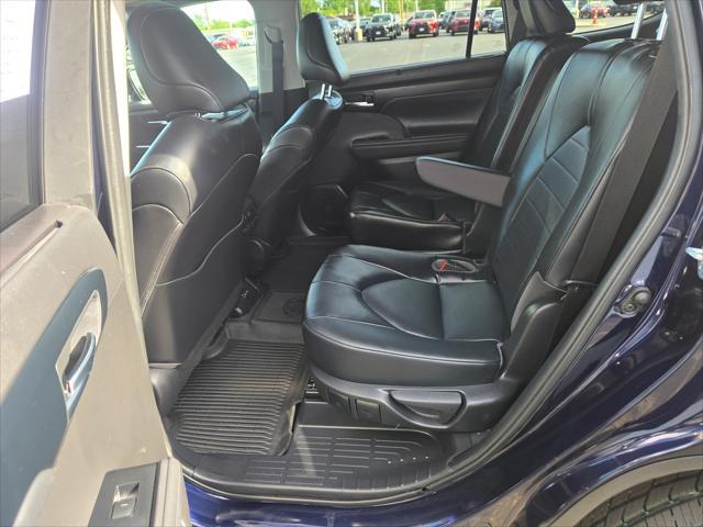 used 2022 Toyota Highlander car, priced at $39,995
