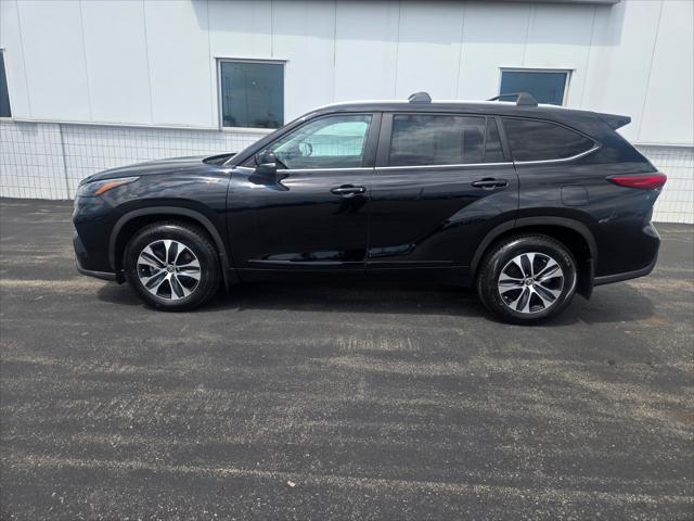 used 2023 Toyota Highlander car, priced at $39,707