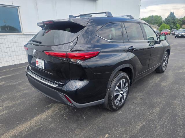 used 2023 Toyota Highlander car, priced at $39,707