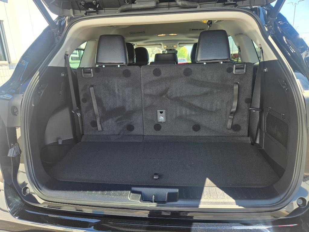 used 2023 Toyota Highlander car, priced at $43,492