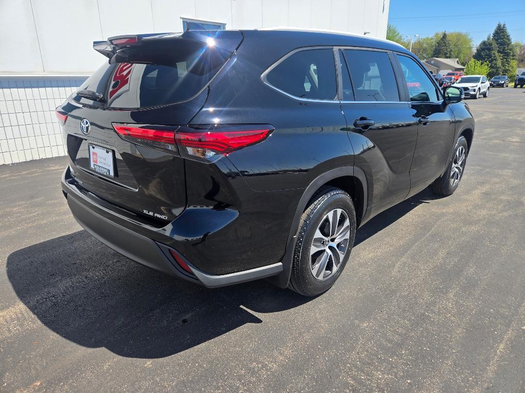 used 2023 Toyota Highlander car, priced at $43,492