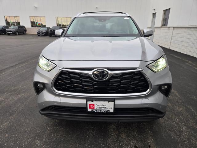 used 2021 Toyota Highlander car, priced at $34,900