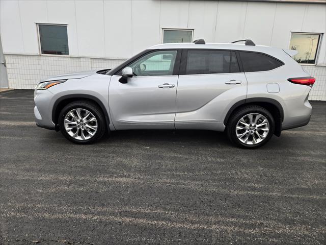 used 2021 Toyota Highlander car, priced at $34,900
