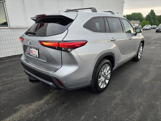 used 2021 Toyota Highlander car, priced at $34,900