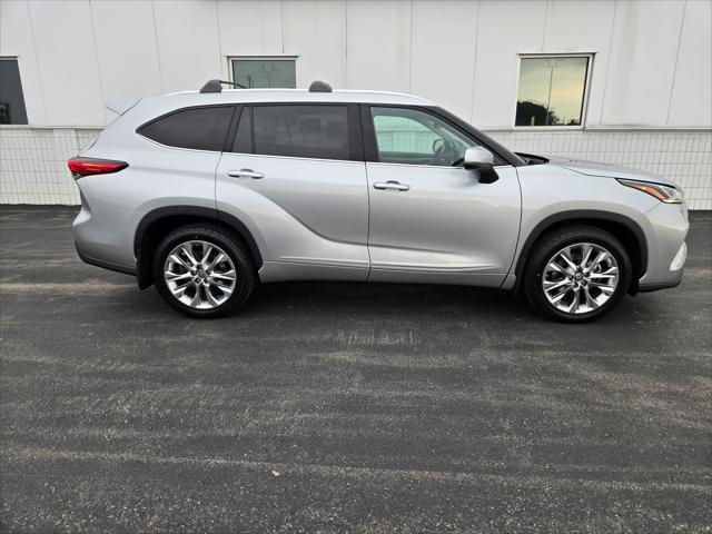 used 2021 Toyota Highlander car, priced at $34,900
