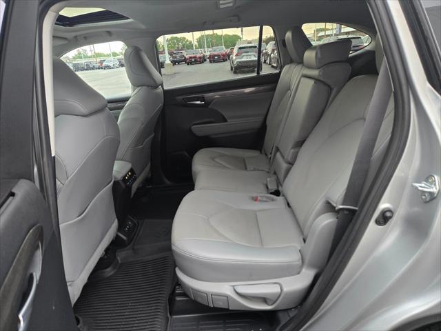 used 2021 Toyota Highlander car, priced at $34,900