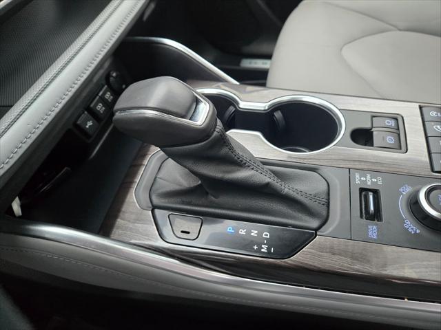 used 2021 Toyota Highlander car, priced at $34,900