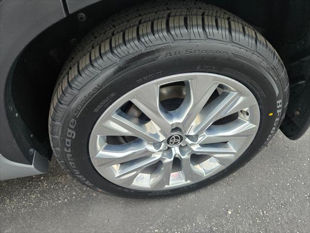 used 2021 Toyota Highlander car, priced at $34,900