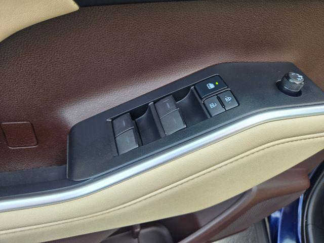 used 2021 Toyota Highlander Hybrid car, priced at $36,646