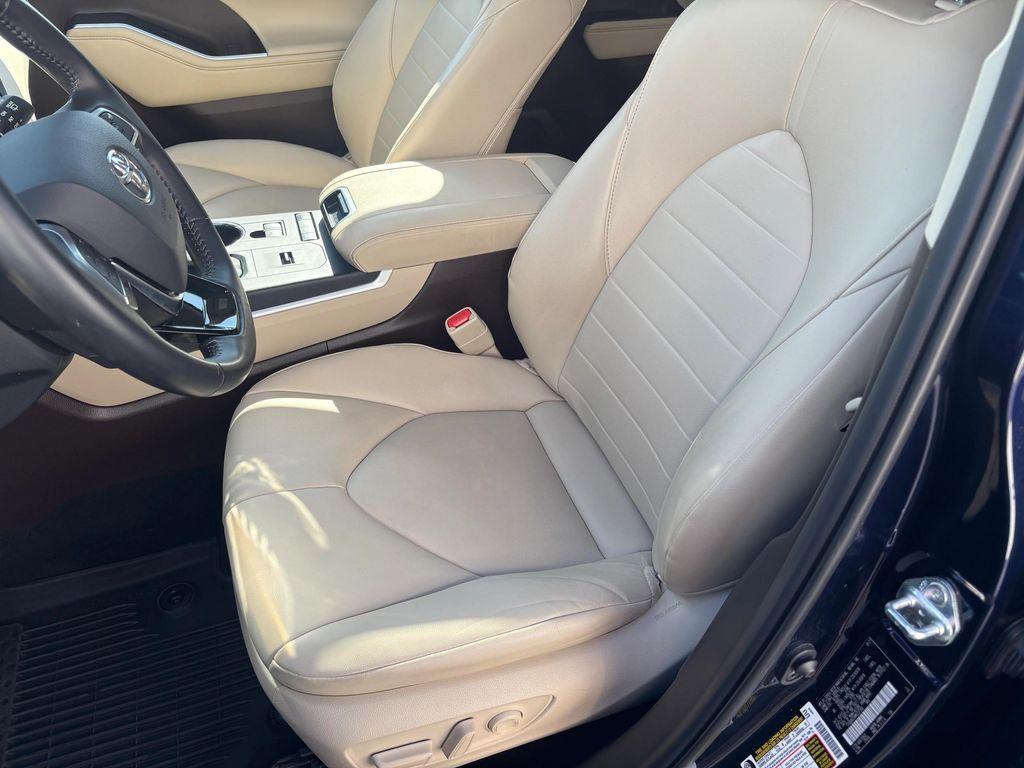 used 2021 Toyota Highlander Hybrid car, priced at $38,314