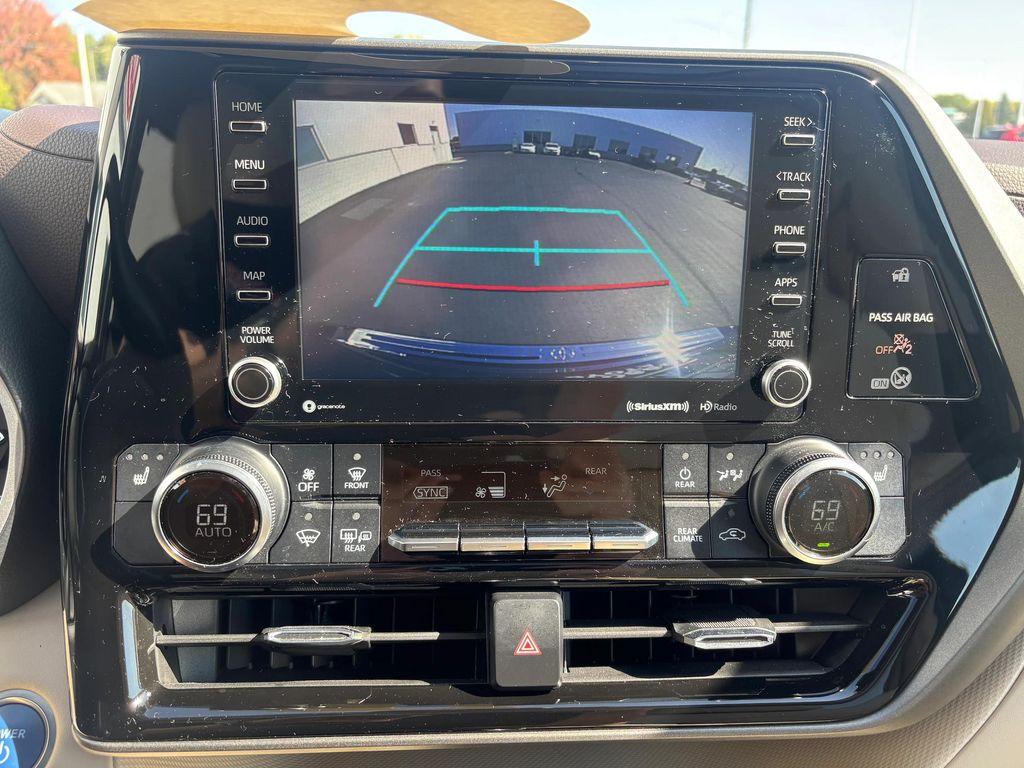 used 2021 Toyota Highlander Hybrid car, priced at $38,314