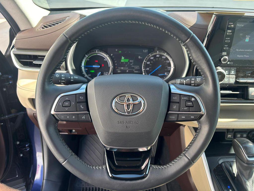 used 2021 Toyota Highlander Hybrid car, priced at $38,314