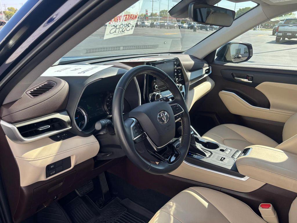 used 2021 Toyota Highlander Hybrid car, priced at $38,314
