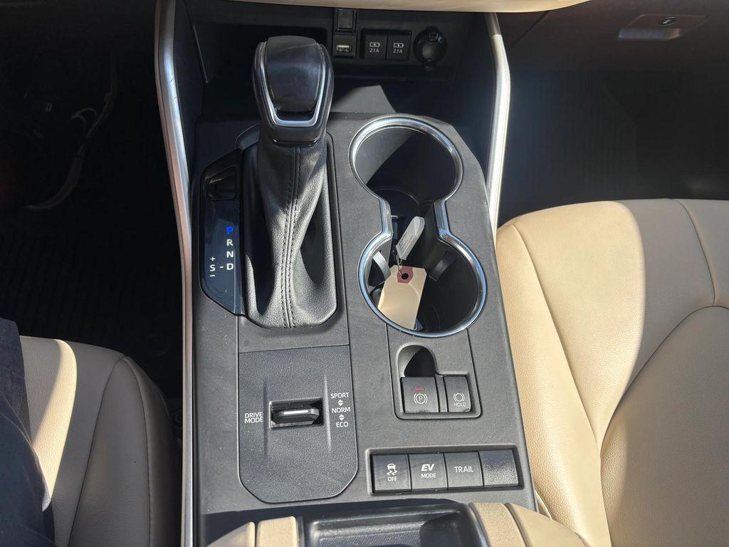 used 2021 Toyota Highlander Hybrid car, priced at $38,314