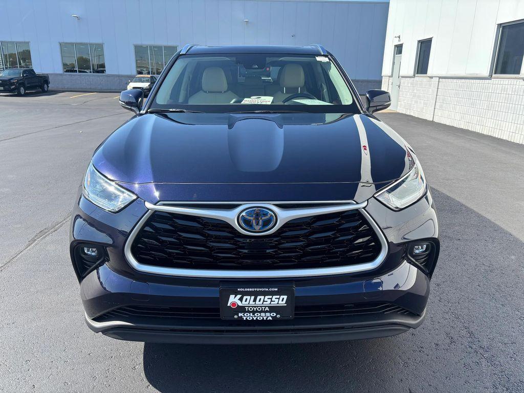 used 2021 Toyota Highlander Hybrid car, priced at $38,314