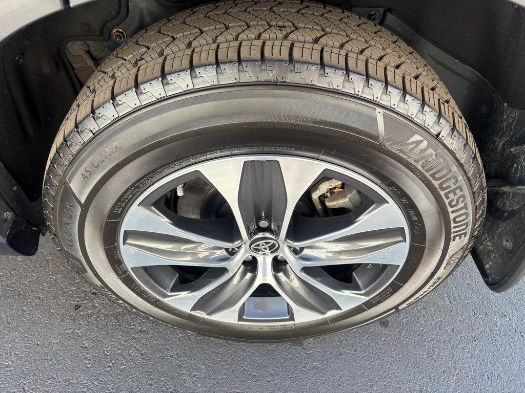 used 2021 Toyota Highlander Hybrid car, priced at $38,314
