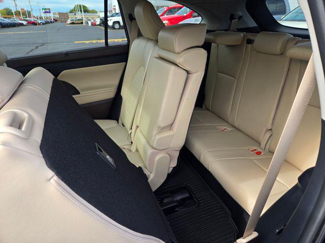 used 2021 Toyota Highlander Hybrid car, priced at $36,646