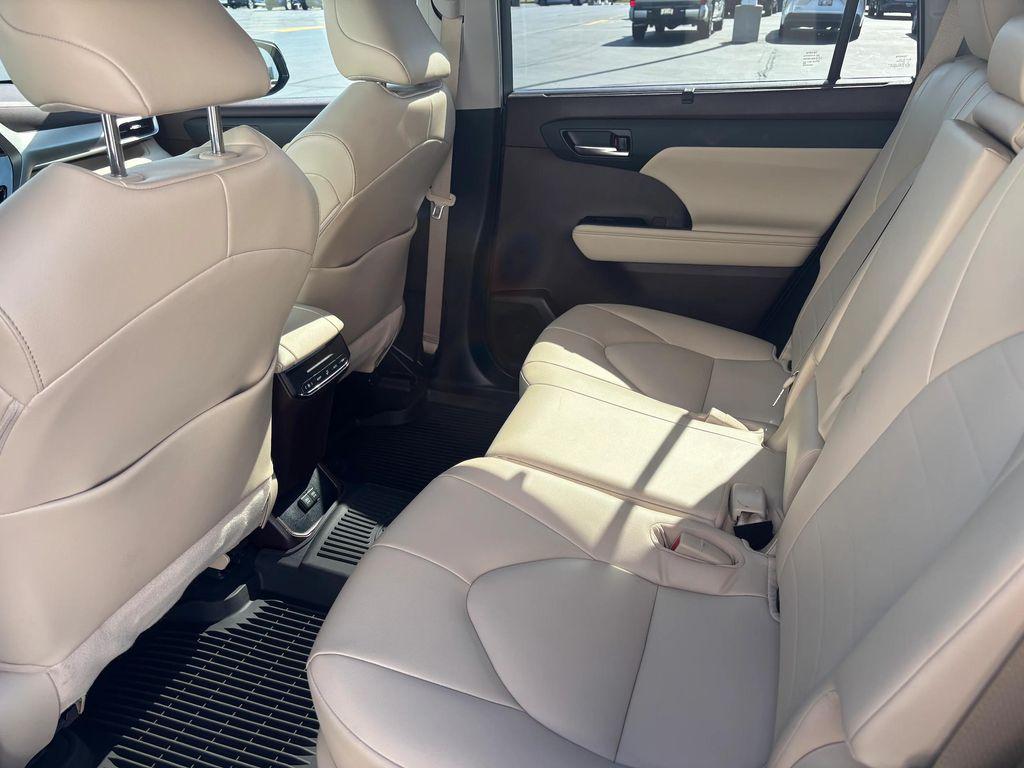 used 2021 Toyota Highlander Hybrid car, priced at $38,314