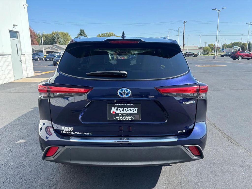 used 2021 Toyota Highlander Hybrid car, priced at $38,314