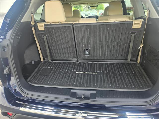 used 2021 Toyota Highlander Hybrid car, priced at $34,820