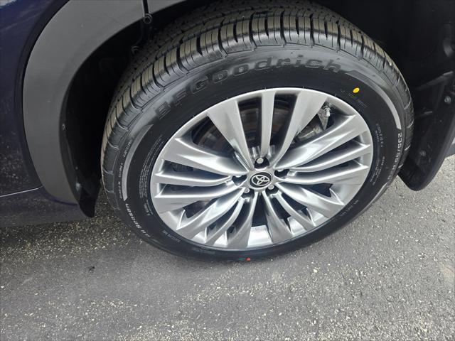 used 2024 Toyota Highlander car, priced at $51,900