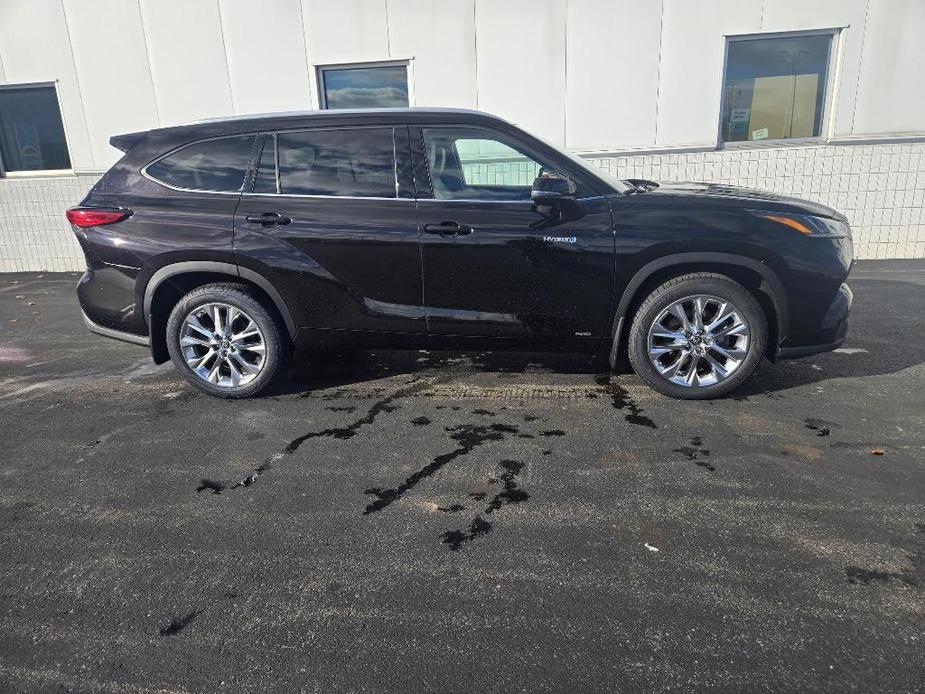 used 2021 Toyota Highlander Hybrid car, priced at $39,378