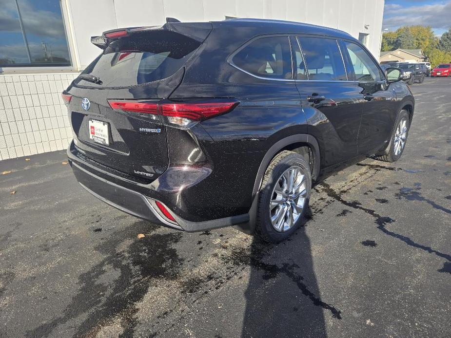 used 2021 Toyota Highlander Hybrid car, priced at $39,378