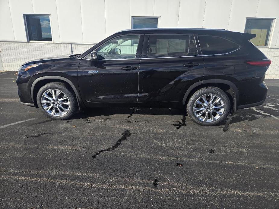 used 2021 Toyota Highlander Hybrid car, priced at $39,378