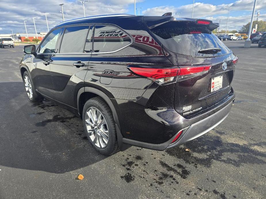 used 2021 Toyota Highlander Hybrid car, priced at $39,378