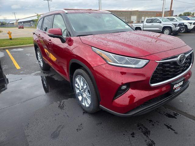 new 2025 Toyota Highlander car, priced at $53,482