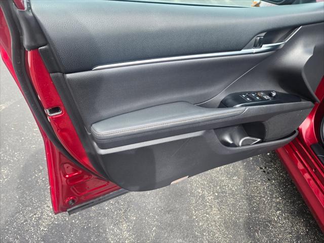 used 2019 Toyota Camry Hybrid car, priced at $25,468