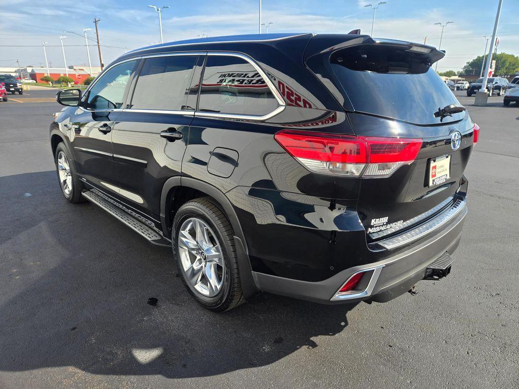 used 2018 Toyota Highlander Hybrid car, priced at $27,977
