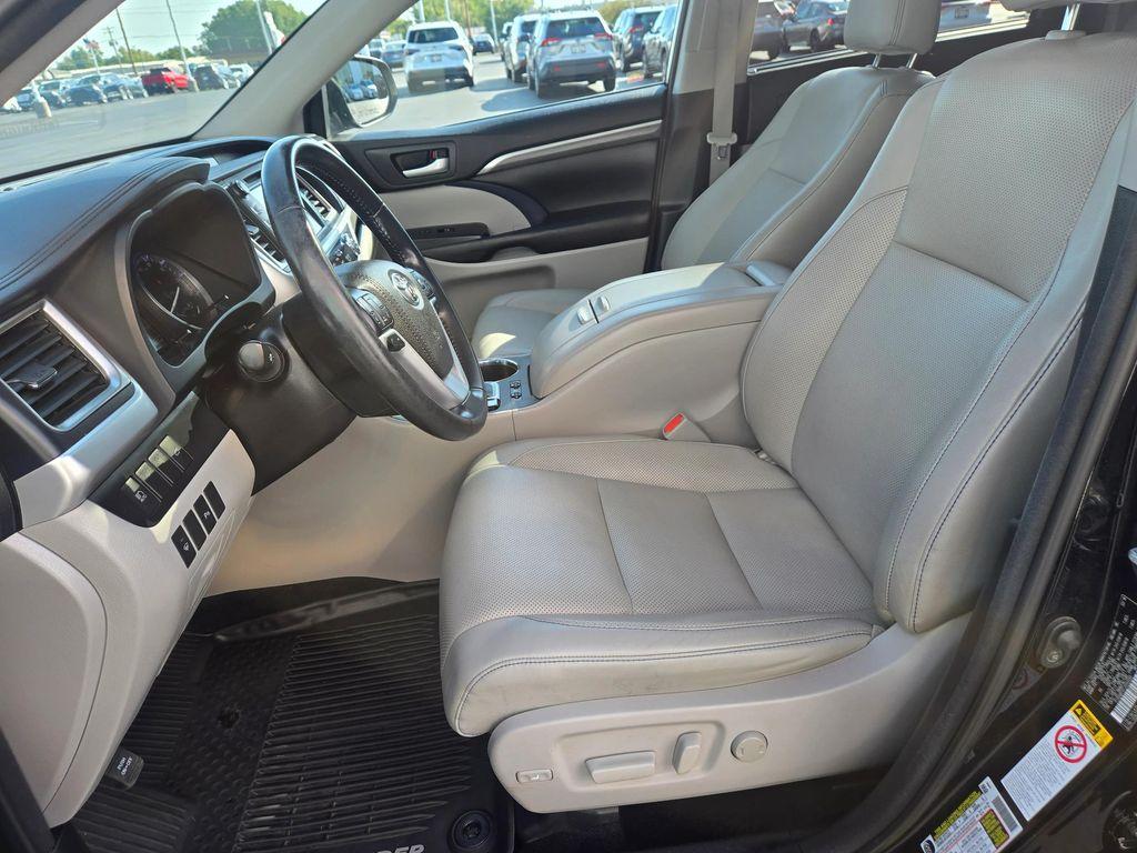 used 2018 Toyota Highlander Hybrid car, priced at $27,977
