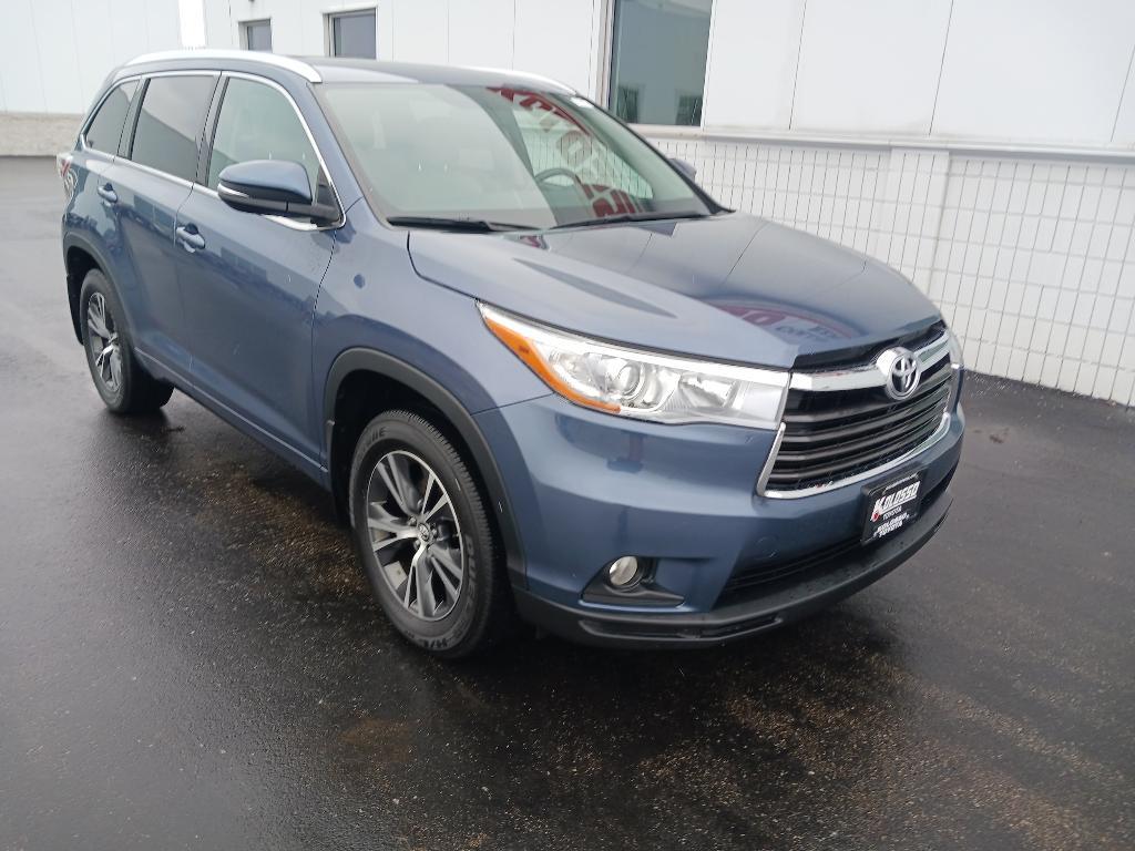 used 2016 Toyota Highlander car, priced at $22,795