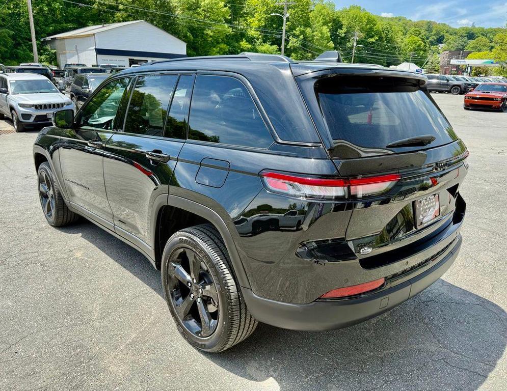 used 2025 Jeep Grand Cherokee car, priced at $37,574