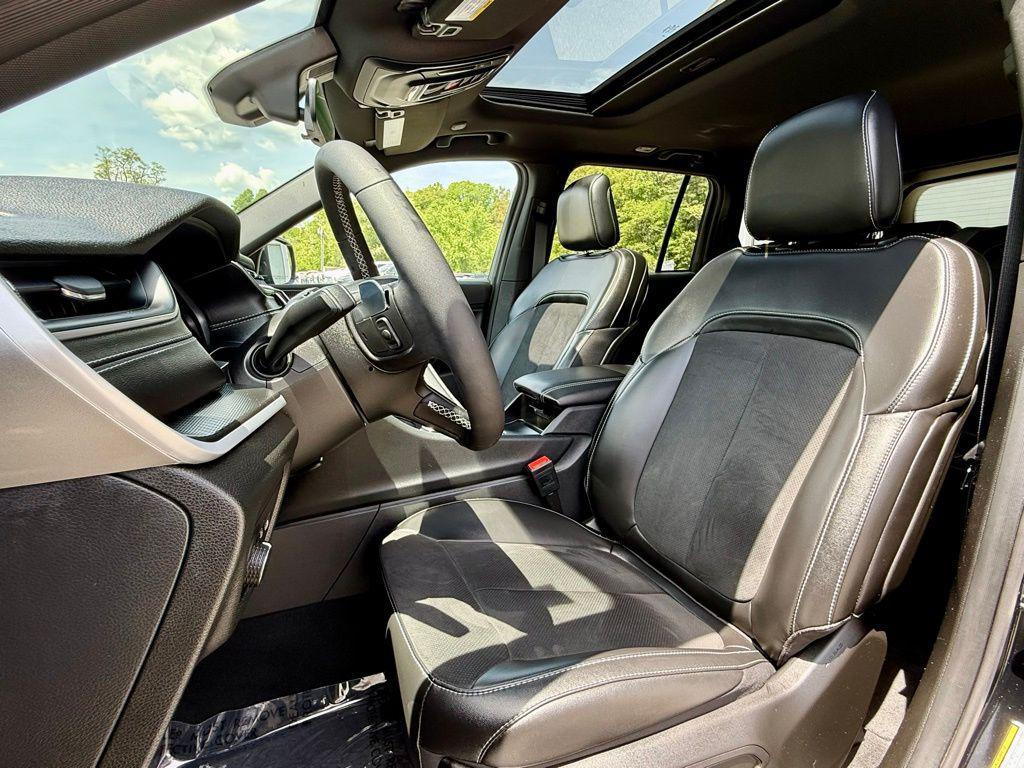used 2025 Jeep Grand Cherokee car, priced at $37,574