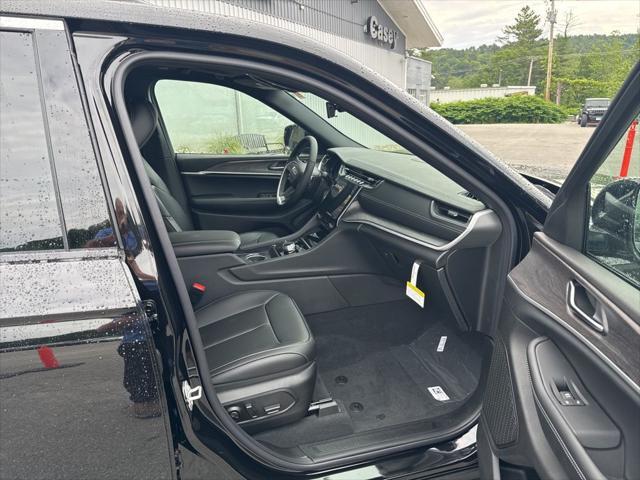 new 2025 Jeep Grand Cherokee car, priced at $42,038