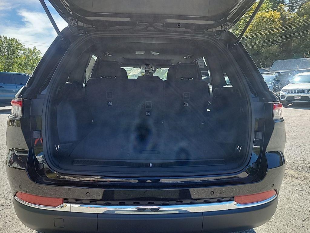 new 2025 Jeep Grand Cherokee car, priced at $37,009